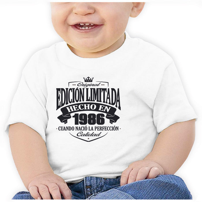 Ropa: Playera Bebé Diseños de 1986, cumpleaños, hecho en y año de nacimiento. Ilustración Frases