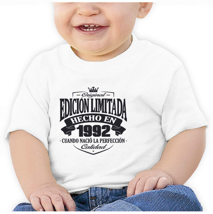 Ropa: Playera Bebé Diseños de 1992, cumpleaños, hecho en y año de nacimiento. Ilustración Frases