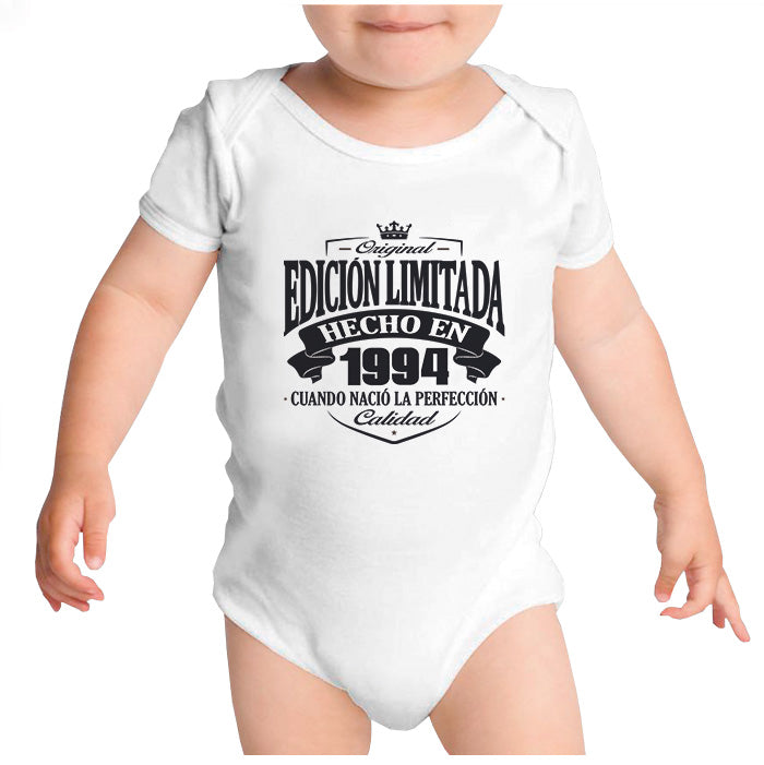 Ropa: Pañalero Body Bebé Diseños de 1994, cumpleaños, hecho en y año de nacimiento. Ilustración Frases