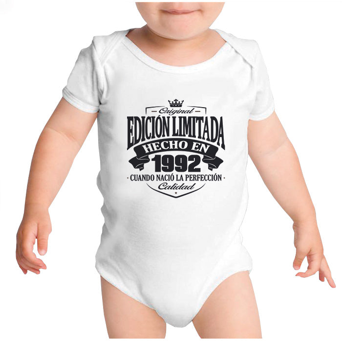 Ropa: Pañalero Body Bebé Diseños de 1992, cumpleaños, hecho en y año de nacimiento. Ilustración Frases